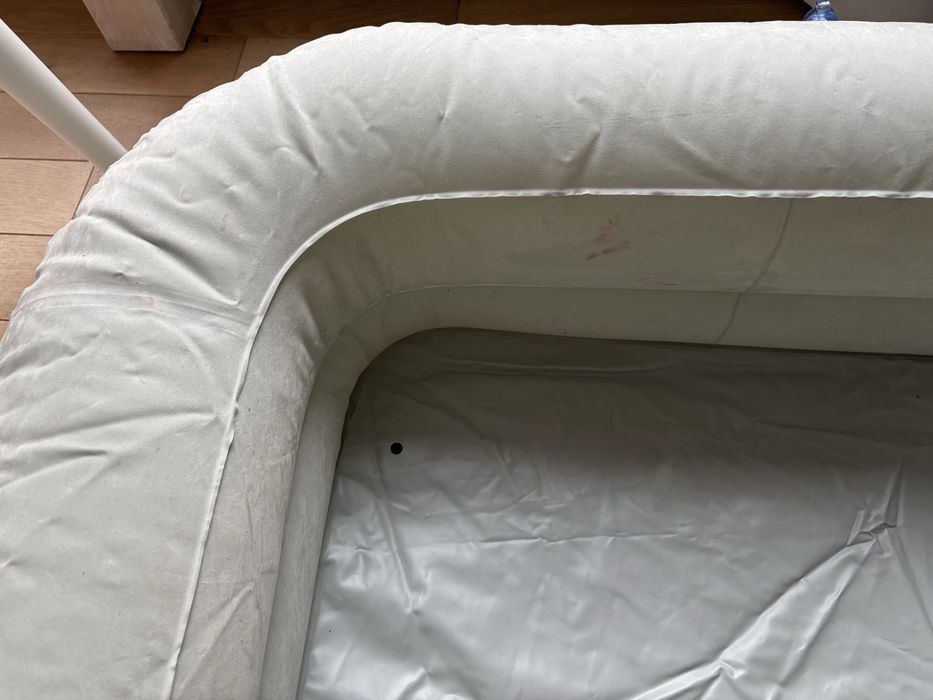 Dmuchane łóżeczko turystyczne Intex