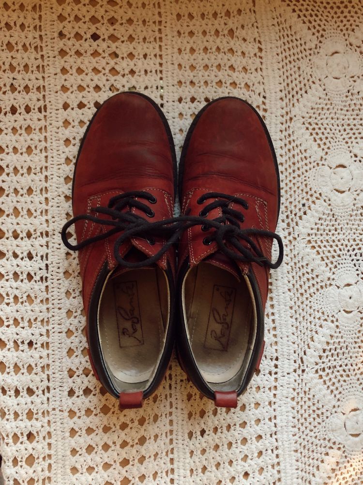 Buty zamszowe czerwone 37 na płaskim obcasie