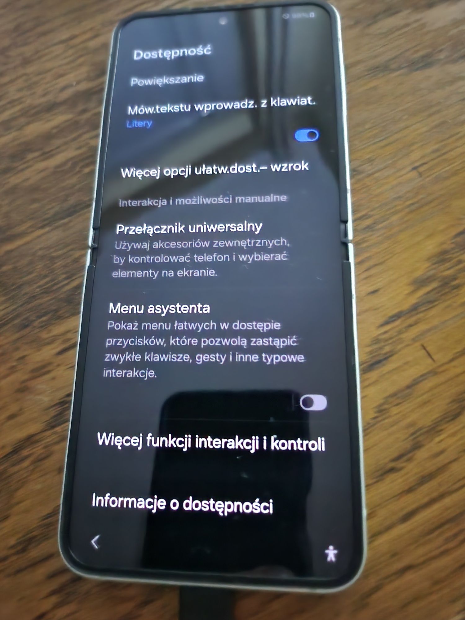 Sprzedam nowy aparat z serii Samsung Galaxy Z Flip6. Polecam,