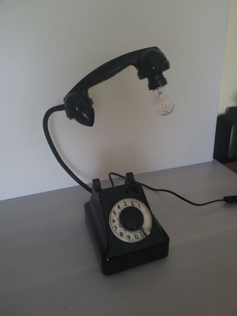 Lampka nocna ,ozdobna na bazie starego telefonu w stylu vintage.