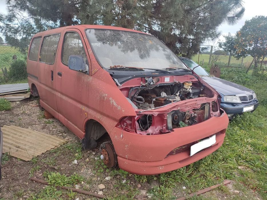 Toyota Hiace 2.4D de 1999 para peças
