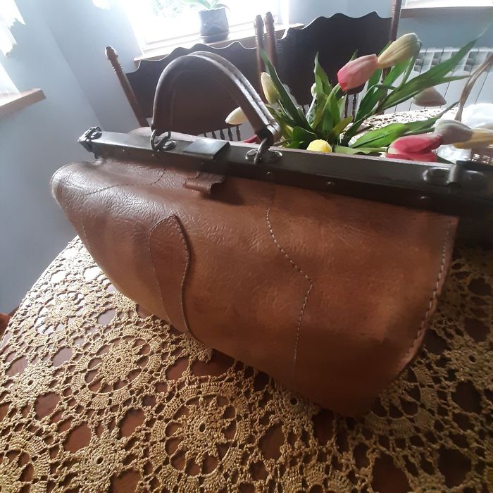 Kufer lekarski antyk