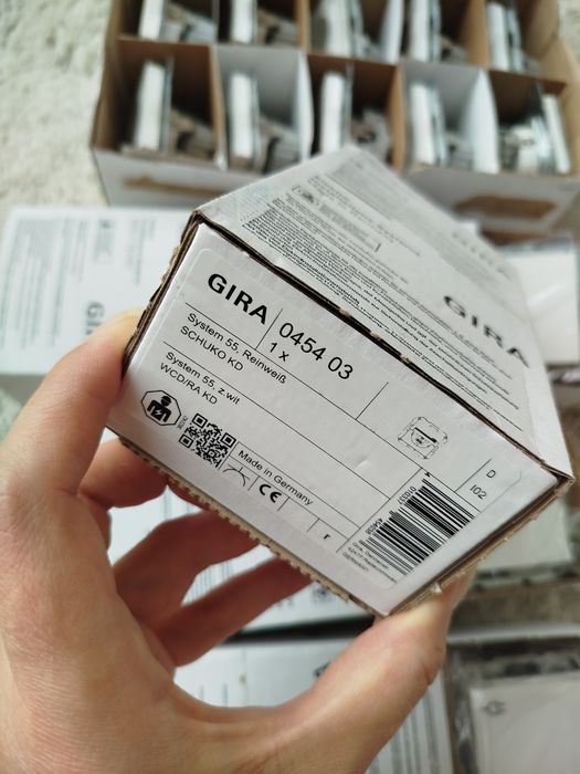 Розетка 55 білий Gira