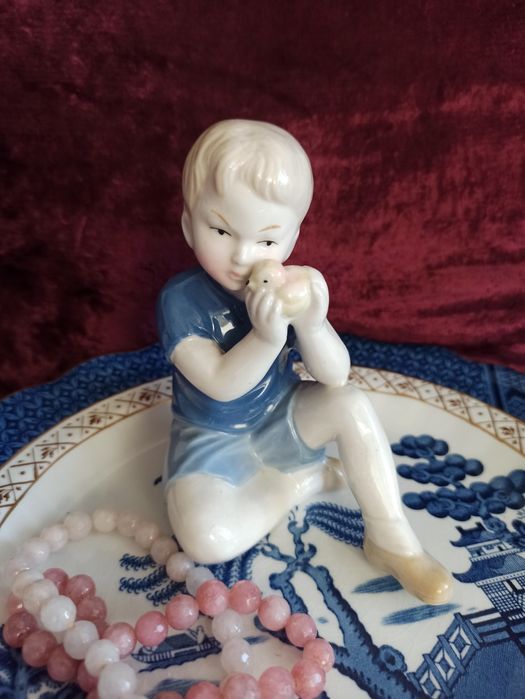 Figurka porcelanowa chłopczyk vintage Wagner & Aapel
