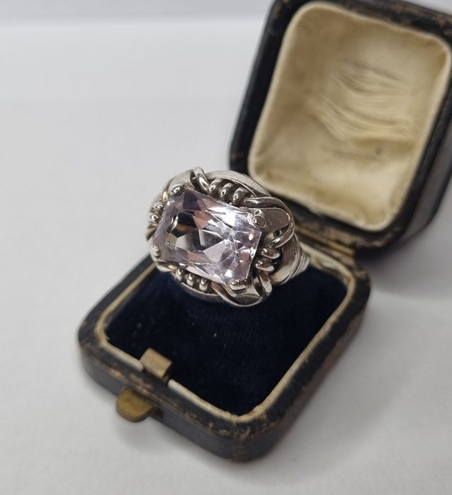 Dawny pierścionek Art Deco z liliowym kamieniem srebro 935