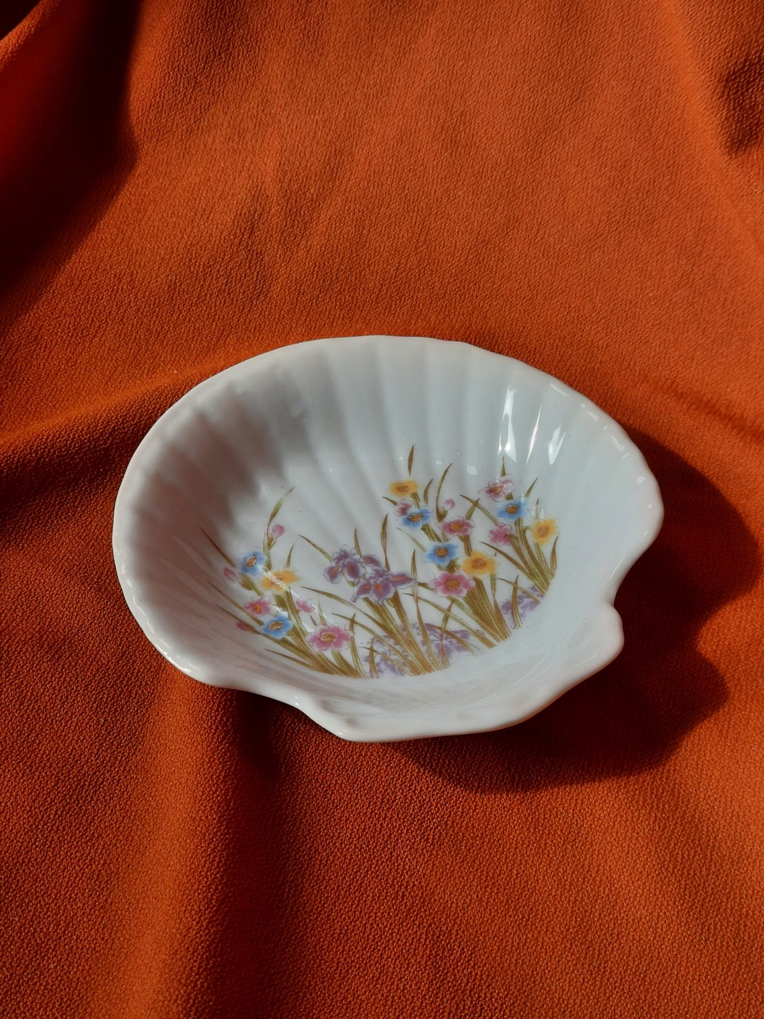 Muszelka mydelniczka w kwiaty porcelana vintage