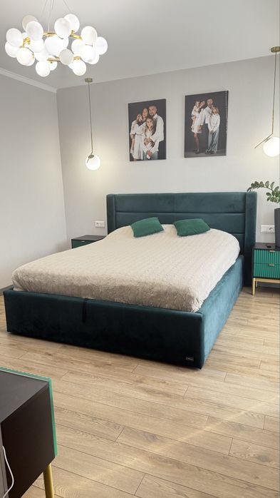 ліжко двухспальне, спальний комплект , прикроватні тумби