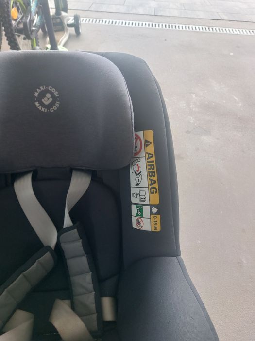 Sprzedam foteli maxi cosi plus dwie bazy