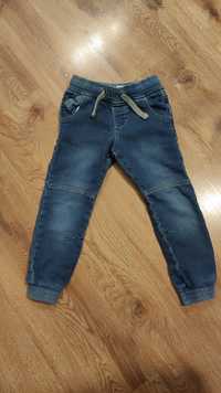 Spodnie jeansowe 4-5 lat
