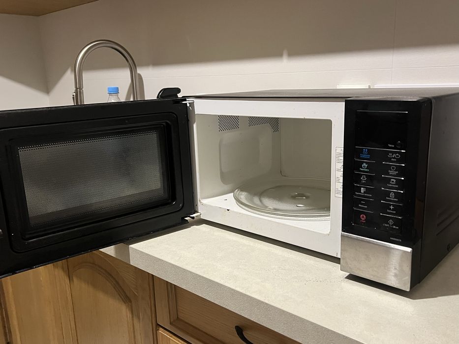 Мікрохвильва піч Samsung