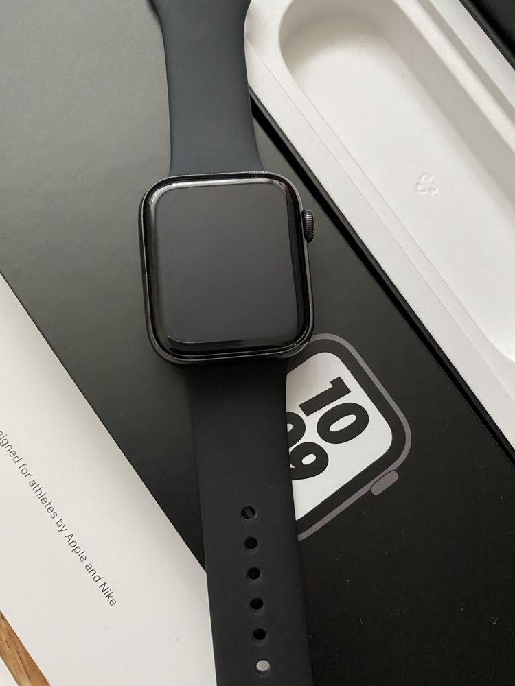 Apple Watch SE. Nike. Gps + Cellular. 44mm. А2354.