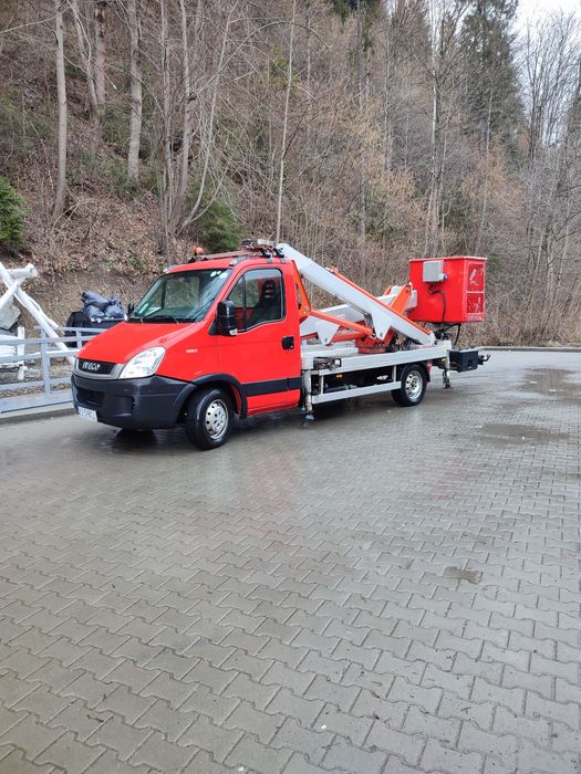 Usługi podnośnikiem koszowym wynajem zwyżki wycinka mycie 17m 26m