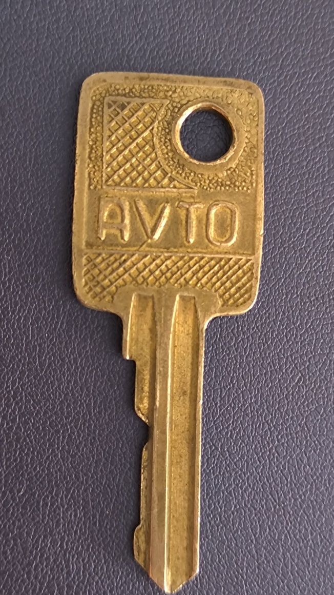 Ключ с логотипом автомобиля Avto + ЗАЗ