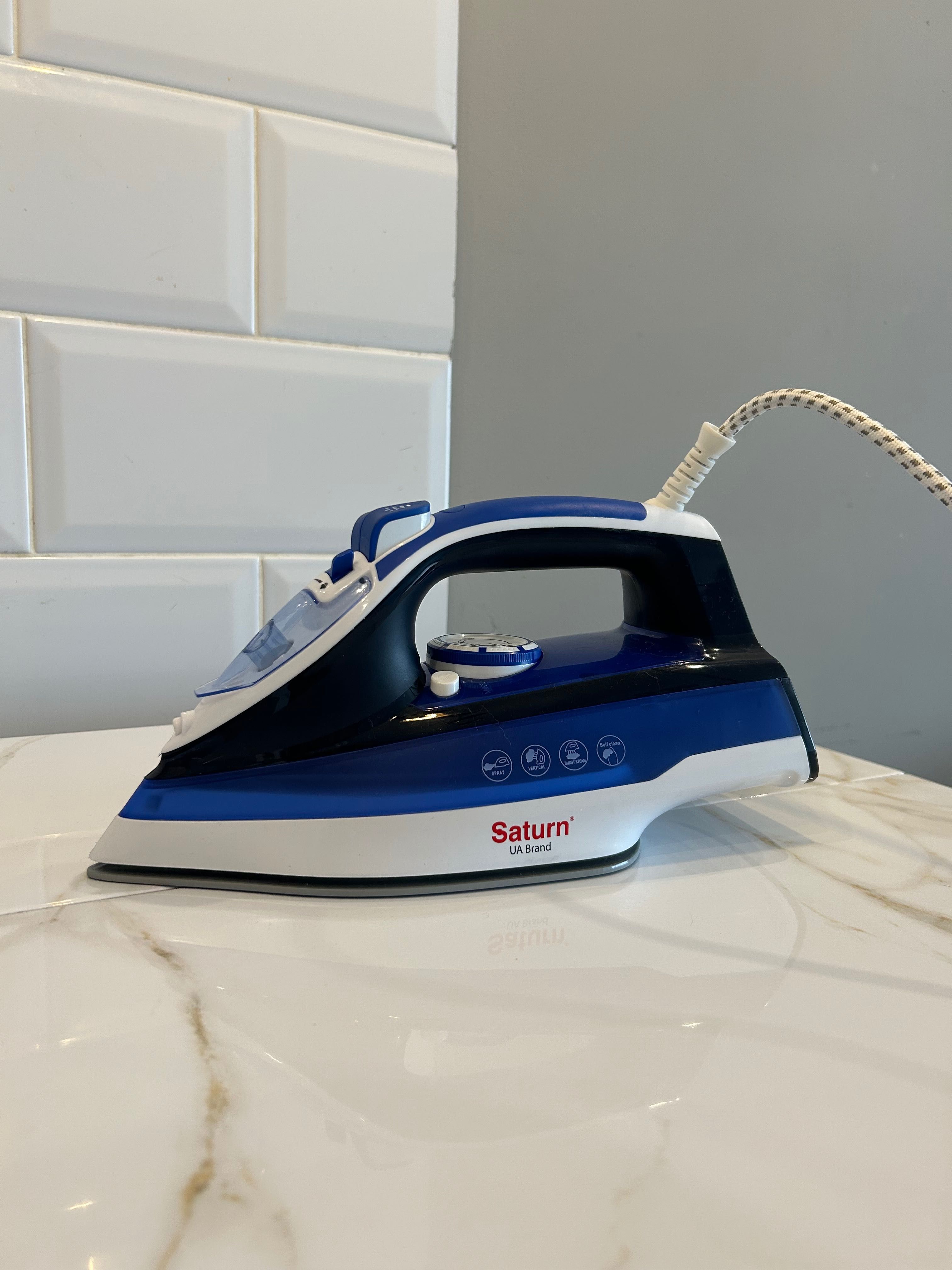Праска Saturn iron ST-CC7118