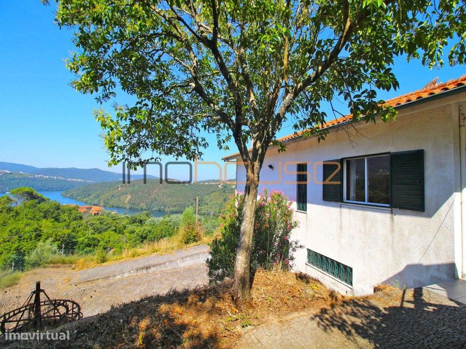 Moradia T3 com vista para o Rio Douro - Oportunidade Única!