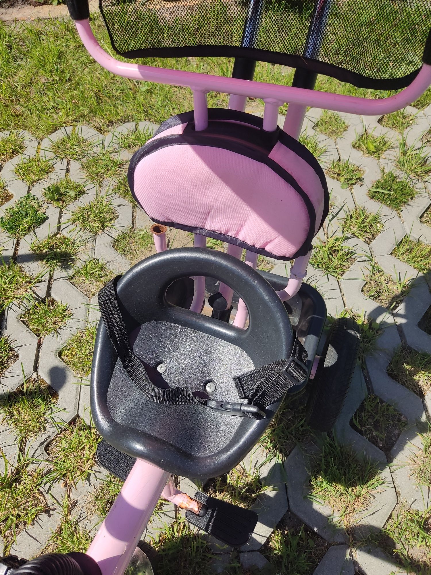 Rowerek trzykołowy różowy dla dziewczynki