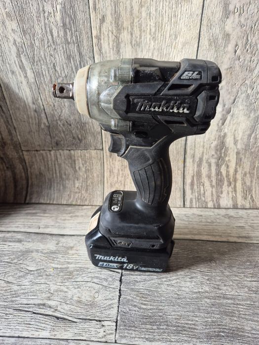 Makita DTW285 klucz udarowy z bateria 4ah