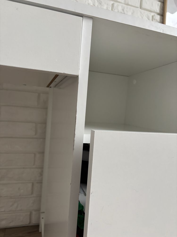 Duże białe biórko