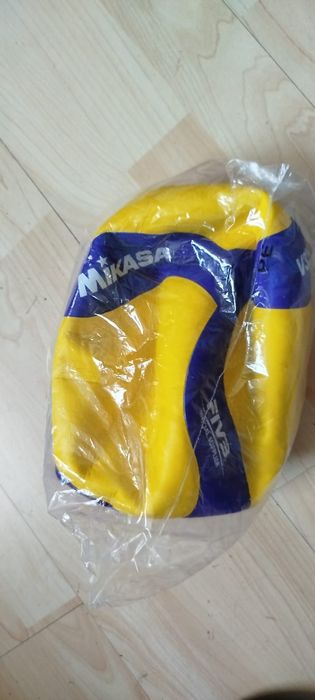 Sprzedam piłkę do siatkówki firmy Mikasa