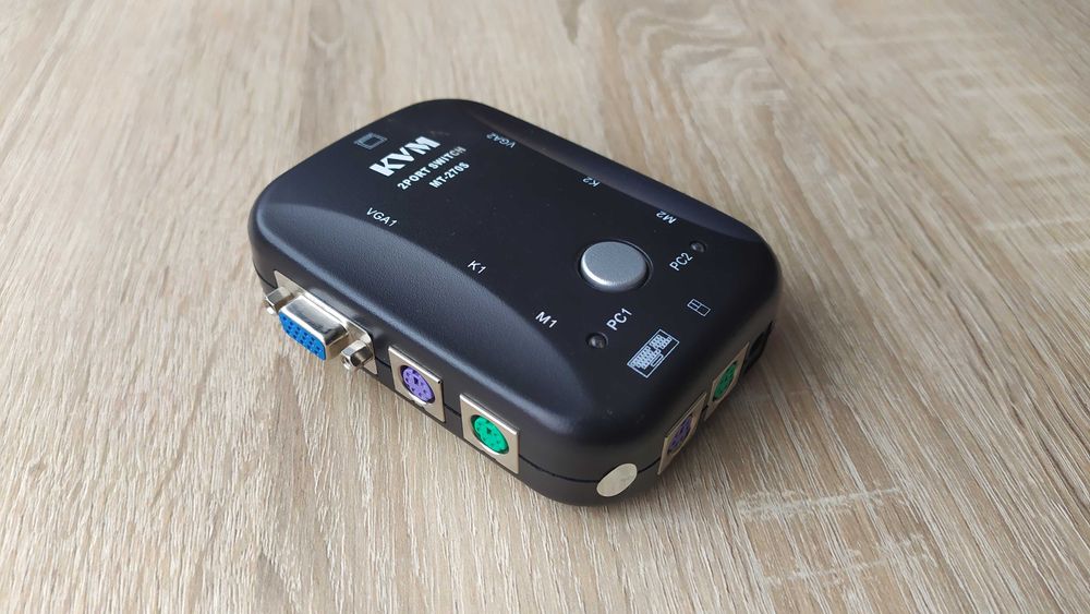 Przełącznik KVM D-LINK 4-portowy DKVM-4K + Gratis!