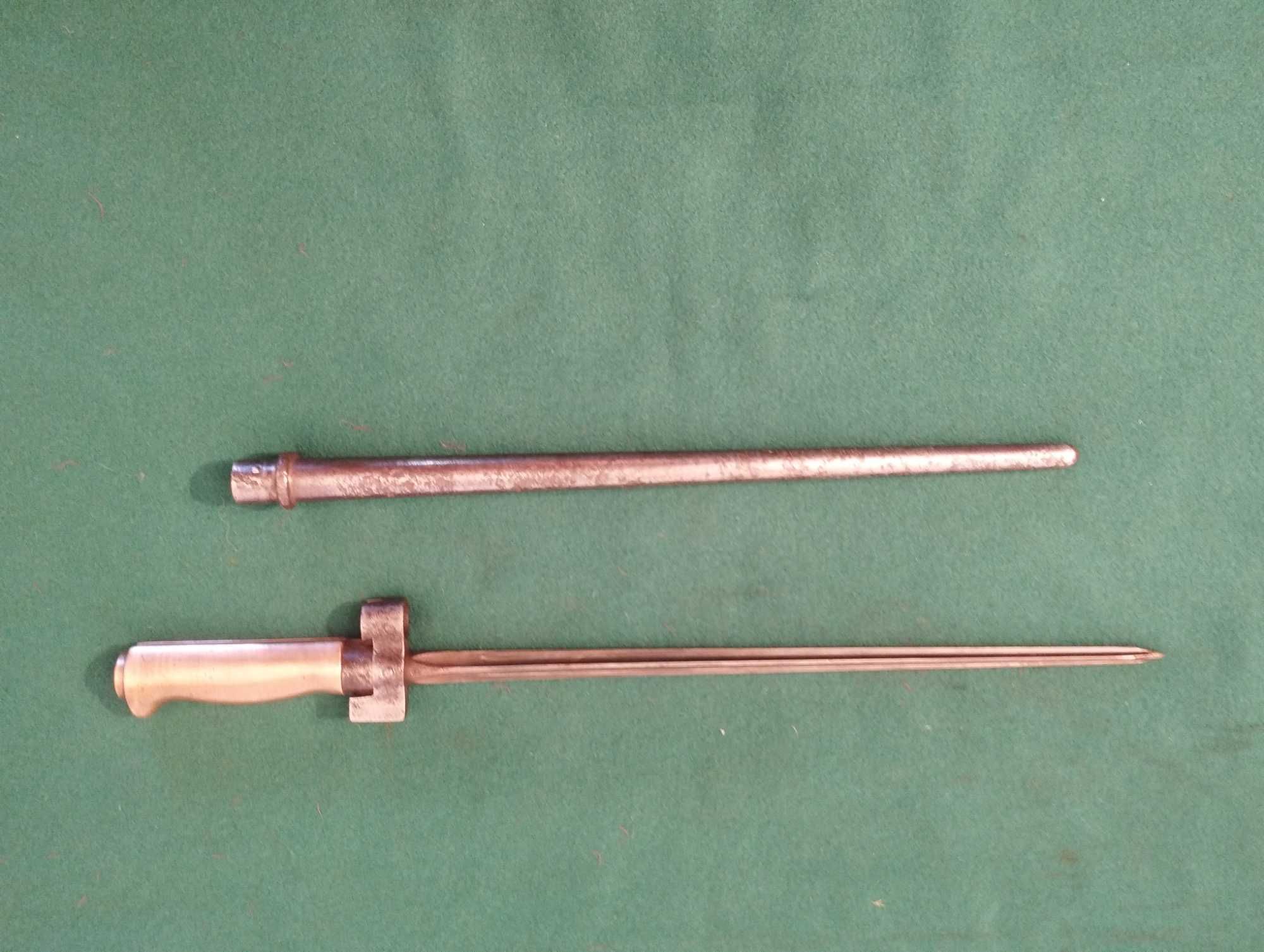 Sabre  curto Lebel modelo 1886/93. Modelo com espiga curta