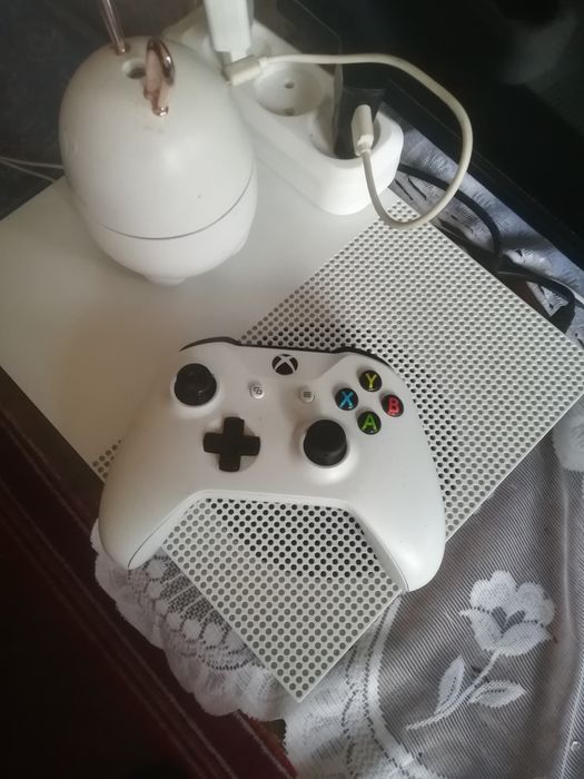 Продам приставку Xbox one