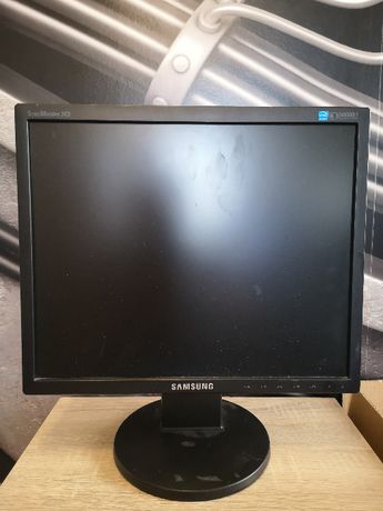 Monitor SAMSUNG 743N lub 743B satn dobry