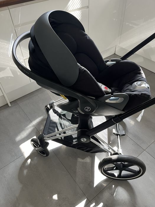 Fotelik Cybex Cloud Z wraz z bazą obrotową oraz adapterami