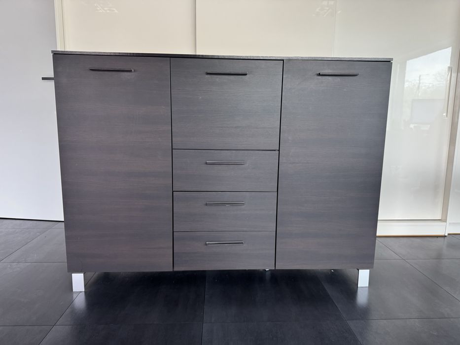 Komoda Black Red White - system reset