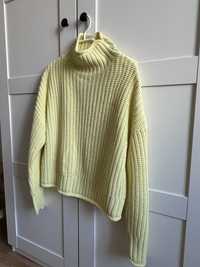 Żółty sweterek golf Sinsay