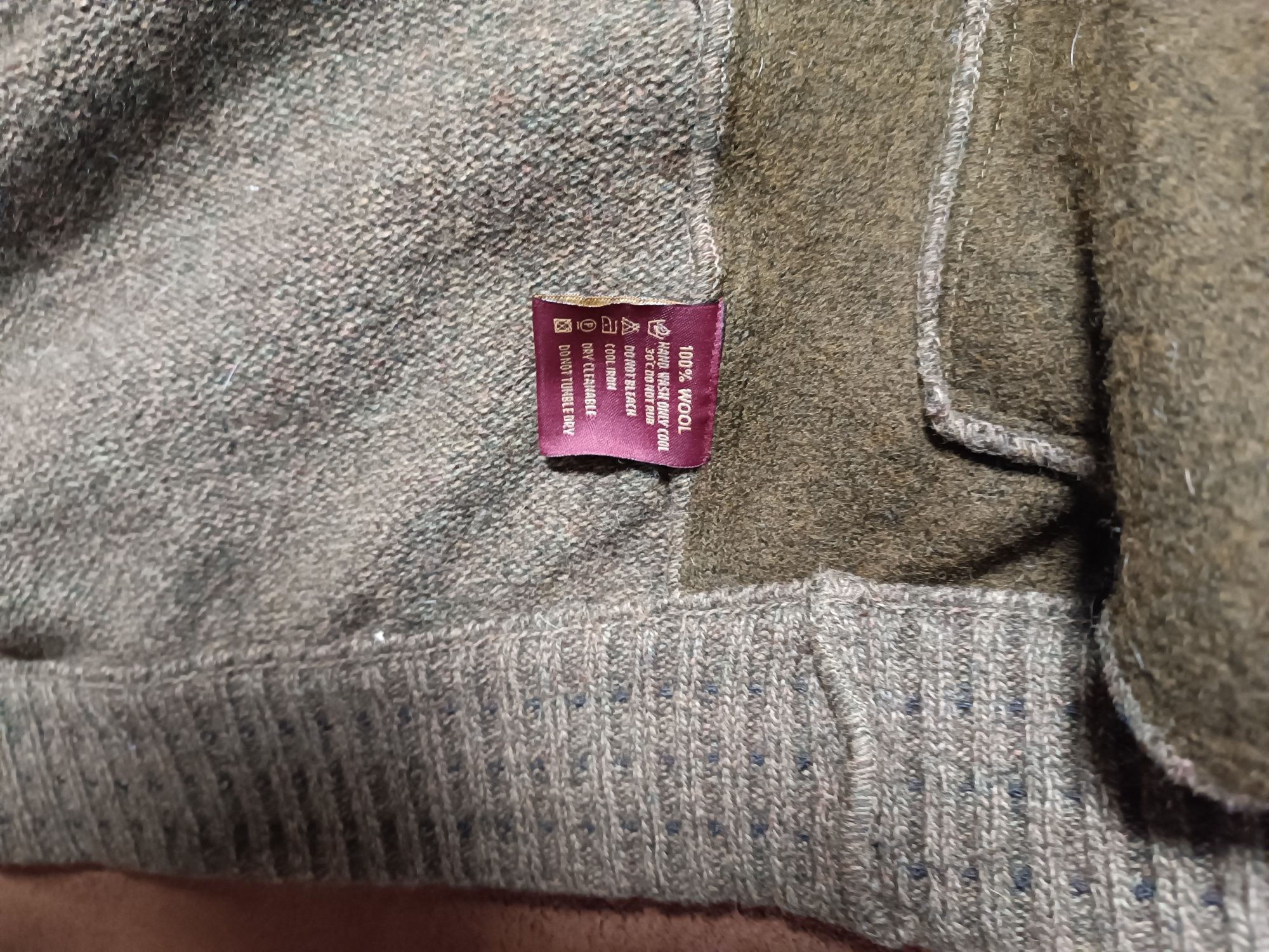 Продам чиловічий светр 3000гр
