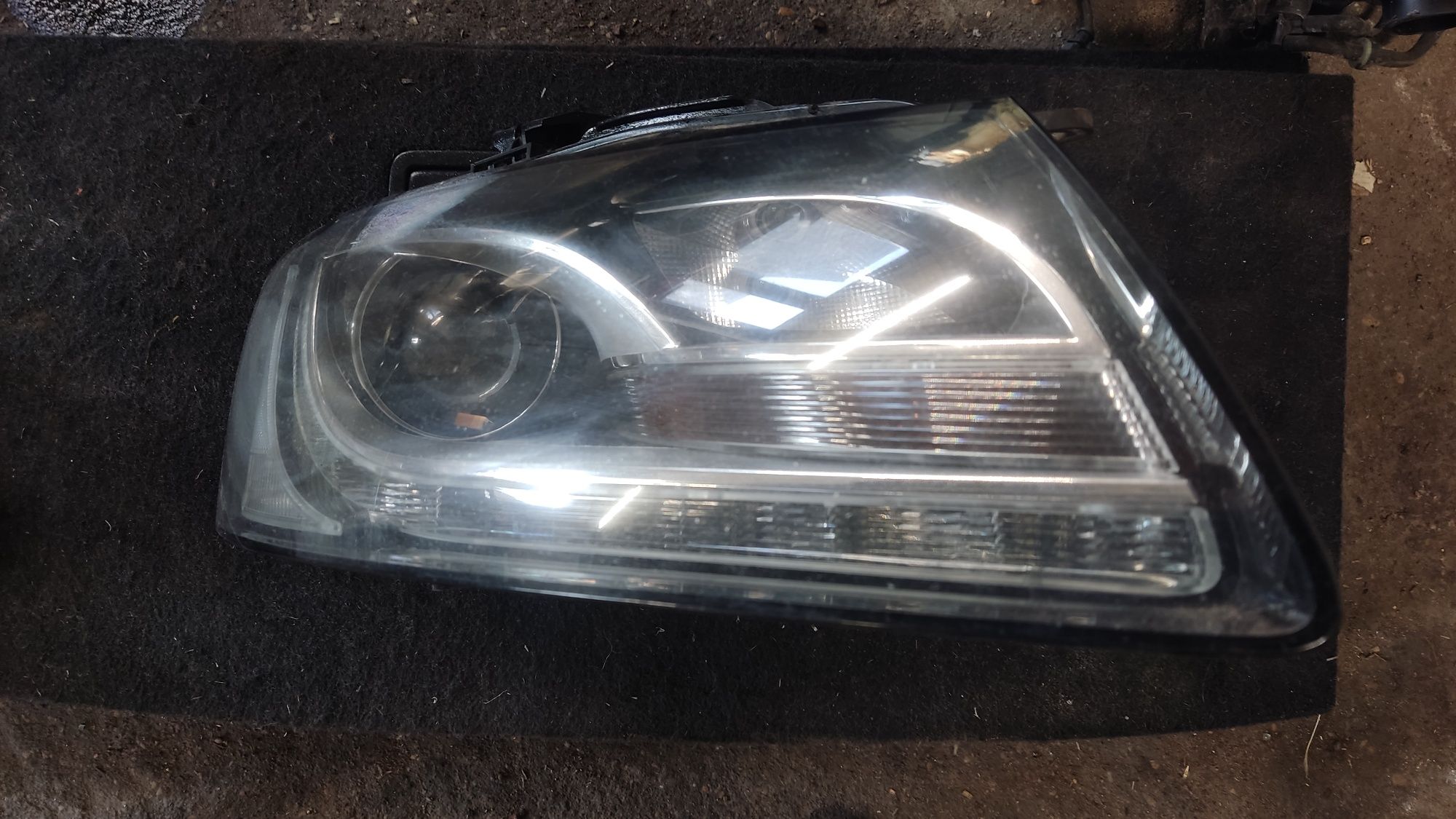 Lampa przód przednia prawa audi A5 8t Xenon