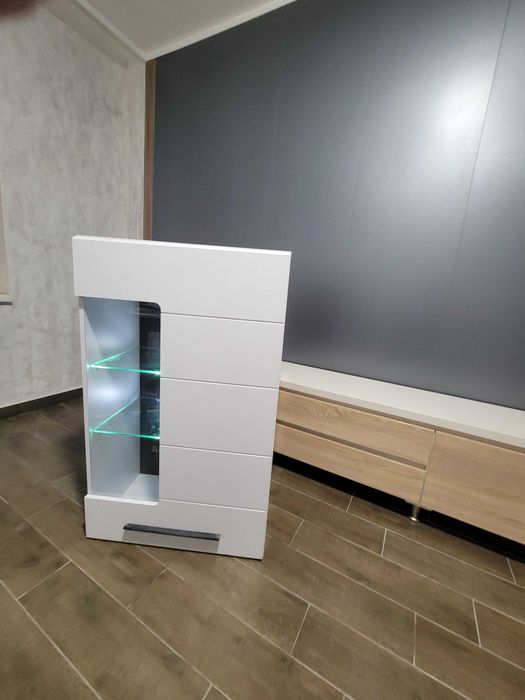 Тумба вітрина з підсвіткою для вітальні або спальні