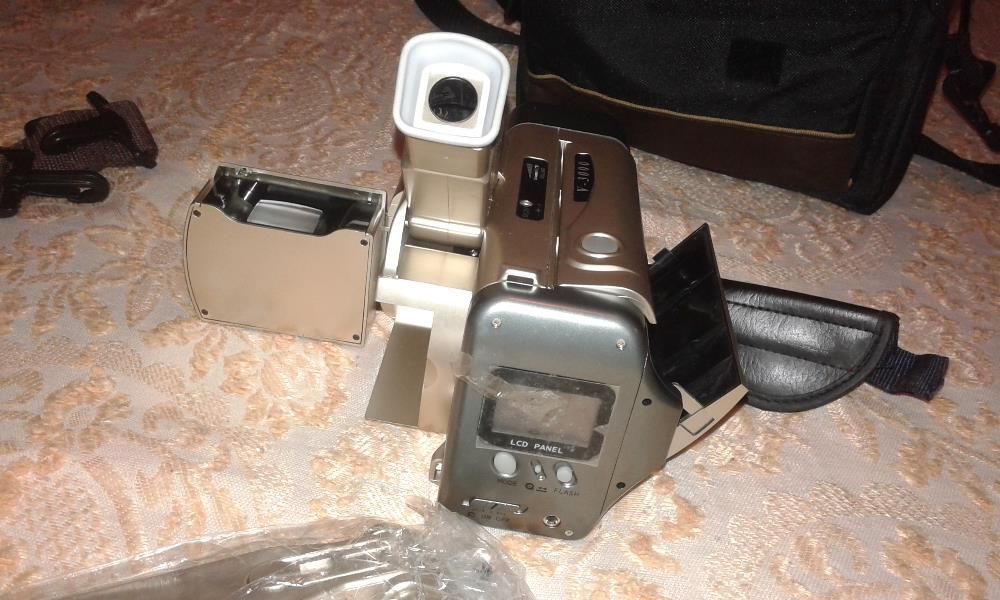 Máquina Fotográfica Disfarçada de Camcorder - Nova