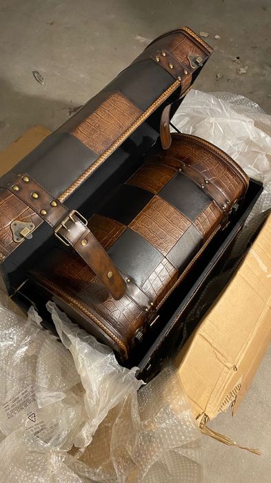 Baús em pele (3 de tamanhos diferentes)