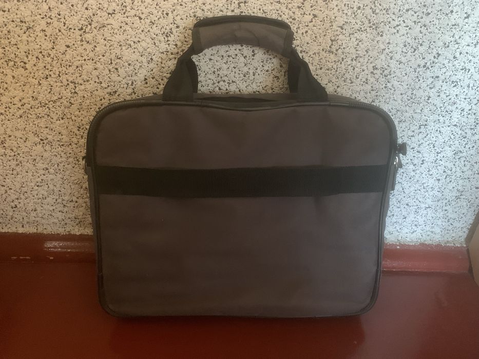 Продам сумку для ноутбука б/у