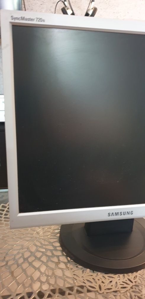 Monitor Samsung model 720N