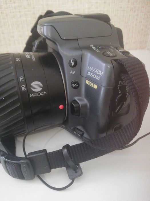 Фотокамери Canon EOS 500D и Minolta Maxxum 550si