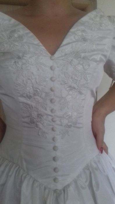 Sprzedam śnieżnobiałą suknię ślubną:)