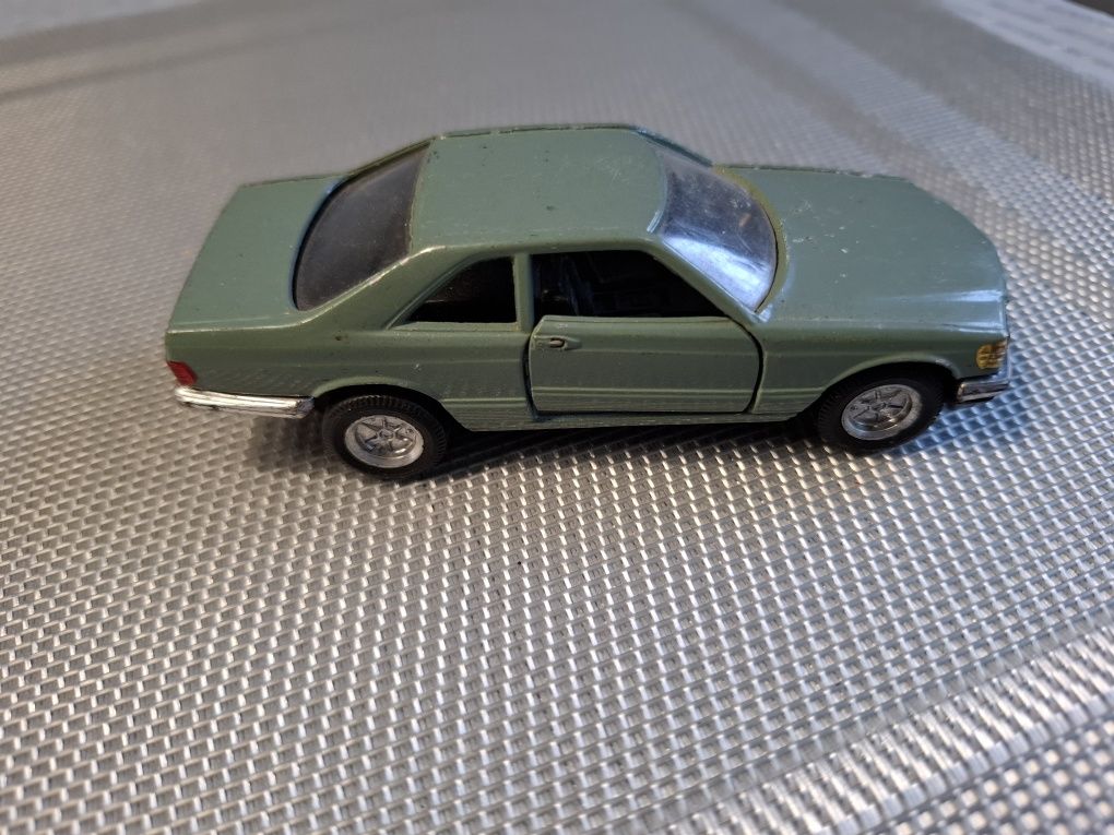 Model samochodu skala 1:43