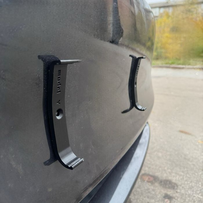 Рамка номерного знака Tesla Model Y |фіксація без подіума|форма бампер