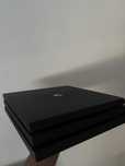 PS4 PRO em excelente estado de conservação com jogos e acessórios bons