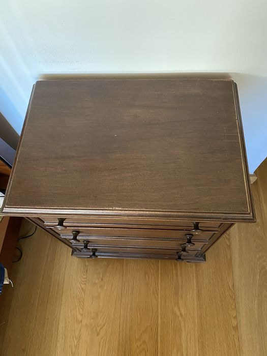 Conjunto 2 mesas cabeceira castanhas com gavetas