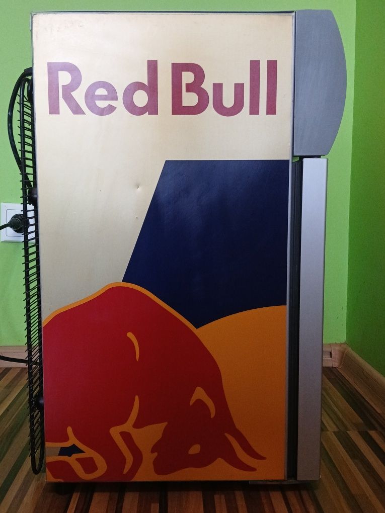 Lodówka redbull z ledem