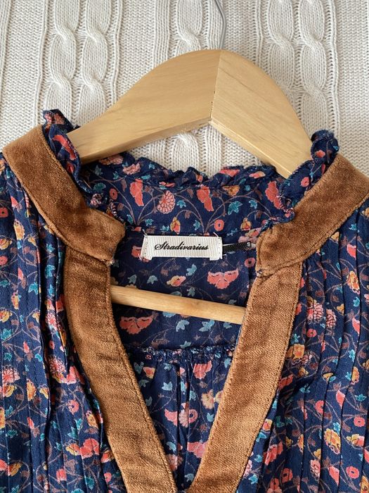 Vestido Stradivarius Manga 3/4 com Florinhas e Veludo - Tamanho S