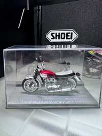 Miniatura Triumph T120 Bonneville de 1967 Escala 1/24 made by IXO