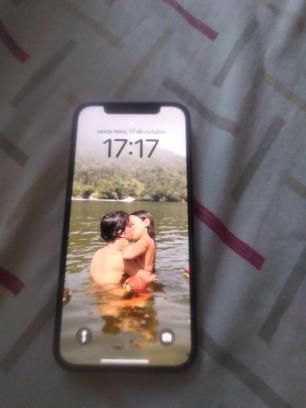 IPhone 12 novo em folha