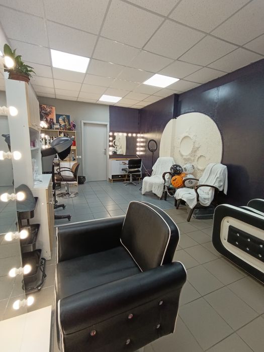 Робоче місце для кератину на площі Маяковского з генератором.