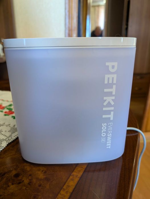 Удобная поилка для котиков, они будут довольны.