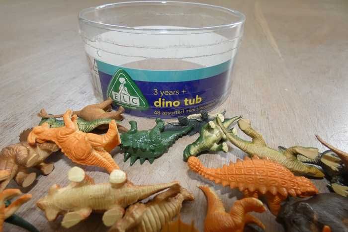 Dinozaury mini figurki "Dino tub" 48szt.,ELC+model do złożenia